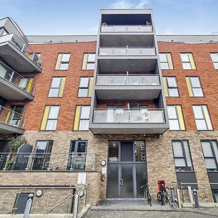 Luxury 2 Bed 2 Bath With Balcony New Build Apartment *South Central London* ภายนอก รูปภาพ