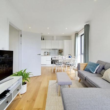 Luxury 2 Bed 2 Bath With Balcony New Build Apartment *South Central London* ภายนอก รูปภาพ
