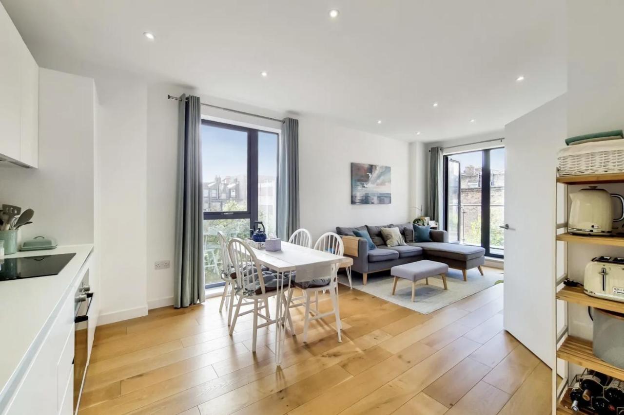 Luxury 2 Bed 2 Bath With Balcony New Build Apartment *South Central London* ภายนอก รูปภาพ