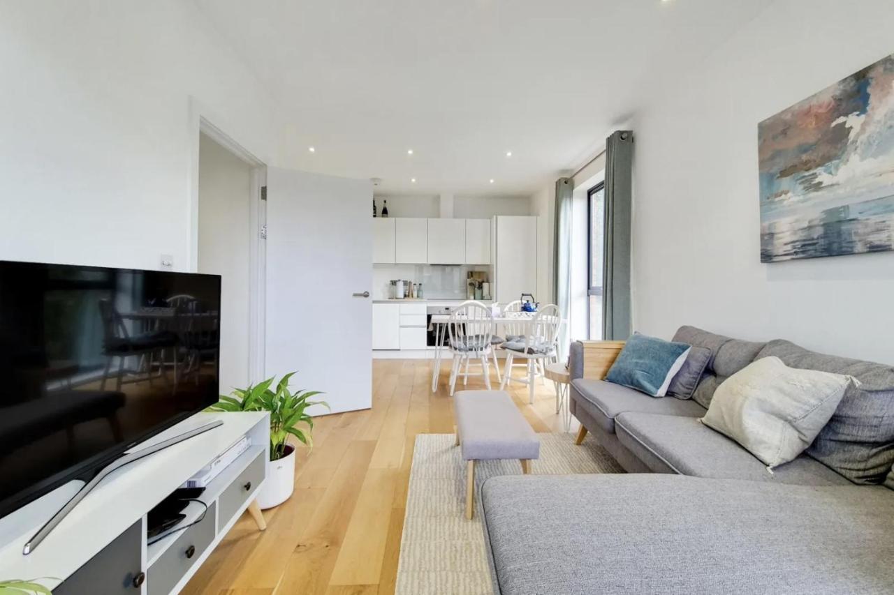 Luxury 2 Bed 2 Bath With Balcony New Build Apartment *South Central London* ภายนอก รูปภาพ