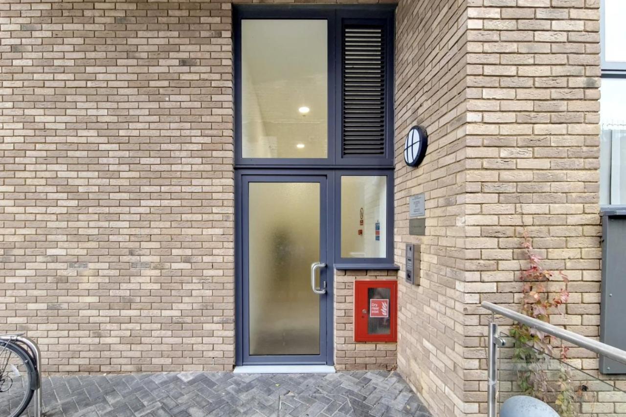 Luxury 2 Bed 2 Bath With Balcony New Build Apartment *South Central London* ภายนอก รูปภาพ
