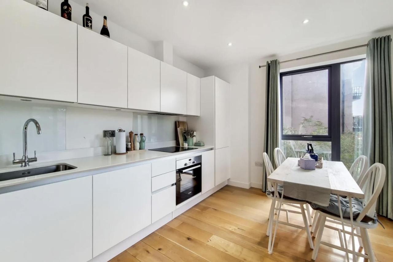 Luxury 2 Bed 2 Bath With Balcony New Build Apartment *South Central London* ภายนอก รูปภาพ