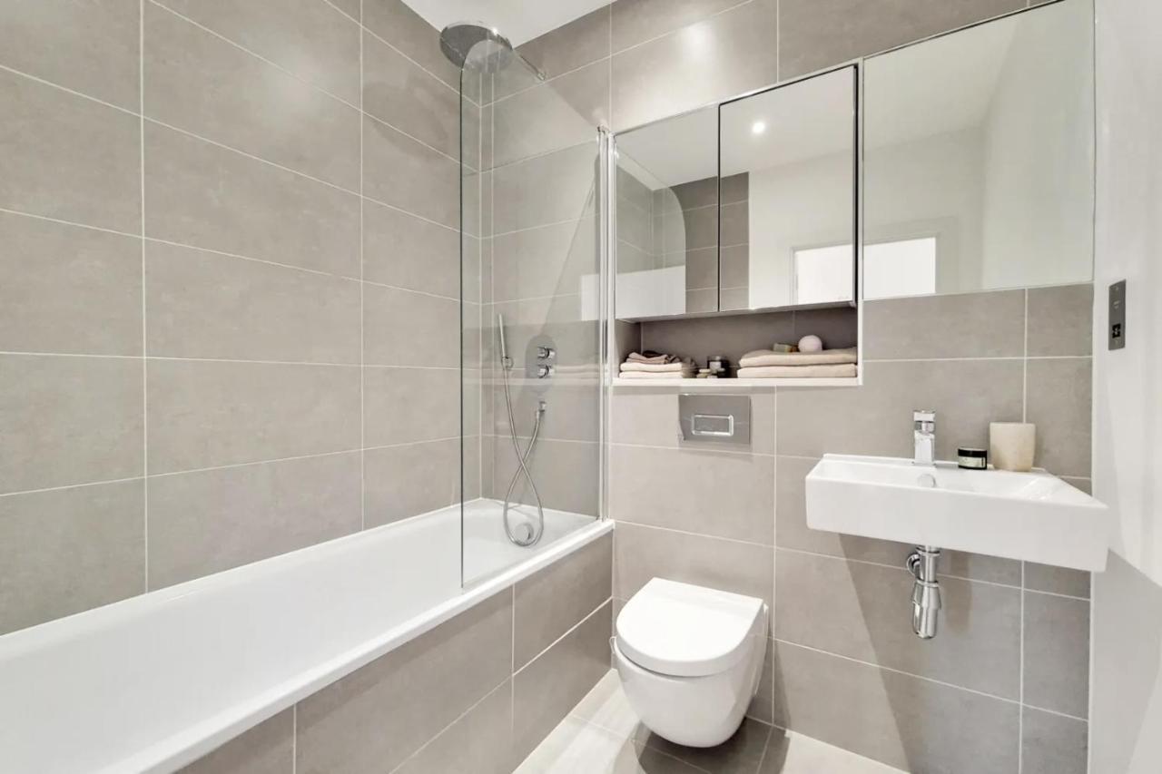 Luxury 2 Bed 2 Bath With Balcony New Build Apartment *South Central London* ภายนอก รูปภาพ